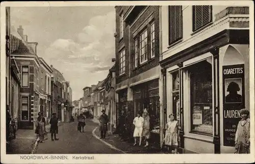 Ak Noordwijk Südholland, Kerkstraat, Passanten, Cigarettes