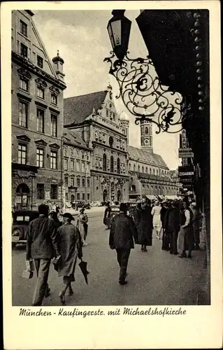 Ak München, Kaufingerstraße mit der Michaelshofkirche