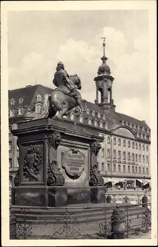 Ak Dresden Neustadt, Neustädter Rathaus mit Denkmal August des Starken