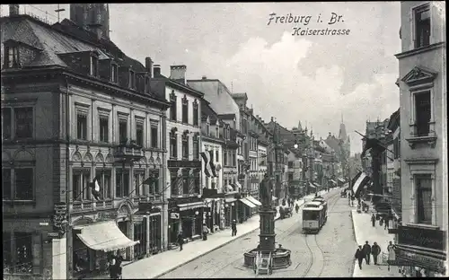 Ak Freiburg im Breisgau, Kaiserstraße, Straßenbahn, Passanten