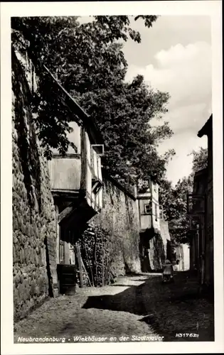 Ak Neubrandenburg in Mecklenburg, Wiekhäuser an der Stadtmauer