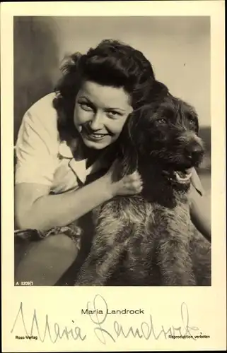 Ak Schauspielerin Maria Landrock, Portrait mit Hund, Ross Verlag A 3209 1, Autogramm