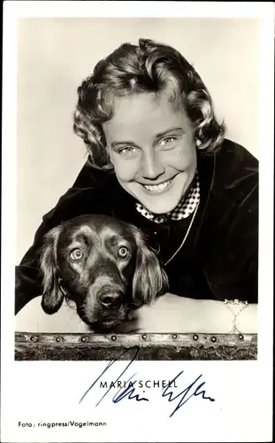 Ak Schauspielerin Maria Schell, Portrait, Autogramm, Hund