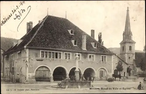 Ak Môtiers Neuenburg Kanton Neuenburg, Hotel de Ville et Eglise