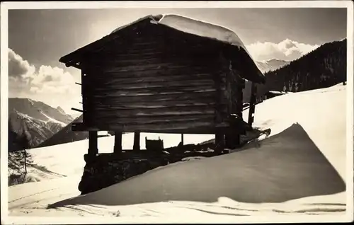Foto Ak Schweiz, Kleine Schutzhütte, Gebirge, Winterszene