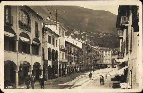 Ak Locarno Kanton Tessin Schweiz, Straßenpartie