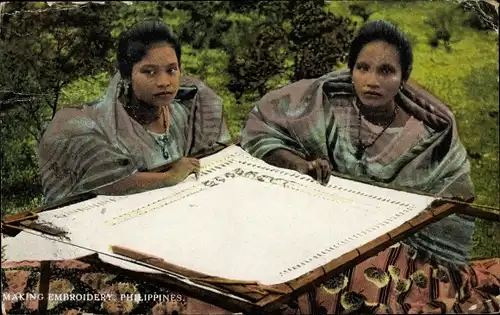 Ak Philippinen, Making Embroidery, Frauen beim Sticken