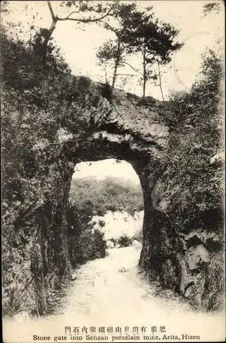 Ak Arita Präfektur Saga Japan, Stone gate into Senzan porcelain mine