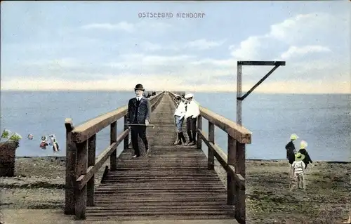 Ak Ostseebad Niendorf Timmendorfer Strand, Seebrücke, Urlauber