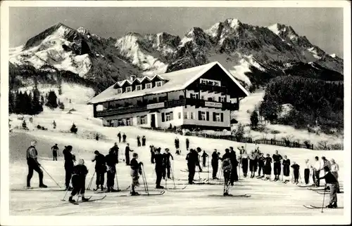 Ak Garmisch Partenkirchen in Oberbayern, Wintersporthotel Hausberg, Skifahrer