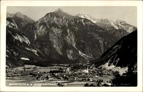 Ak Nassereith in Tirol, Gesamtansicht, Fernpassstraße