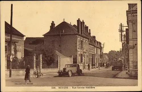 Ak Nevers Nièvre, Rue Sainte Valliere