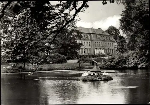 Ak Gaußig in der Oberlausitz, Schloss, Erholungsheim Technische Universität Dresden, Schwanenteich