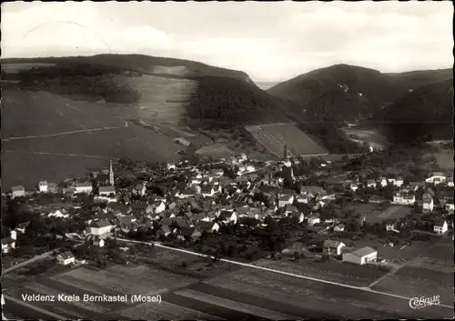 Ak Veldenz an der Mosel, Luftbild, Ortsansicht