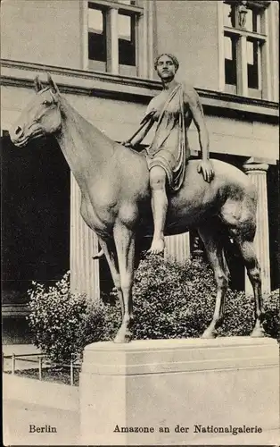 Ak Berlin Mitte, Amazone an der Nationalgalerie, Statue