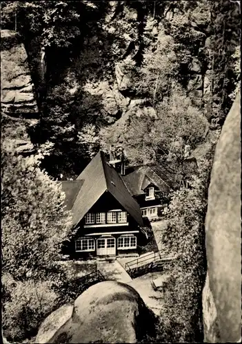 Ak Uttewalde Lohmen im Elbsandsteingebirg, Waldidyll im Uttewalder Grund, Gebäude, Felsen