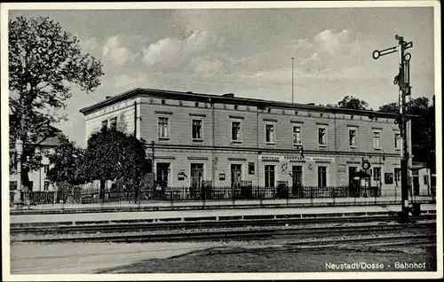 Ak Neustadt Dosse in Brandenburg, Bahnhof, Gleisseite