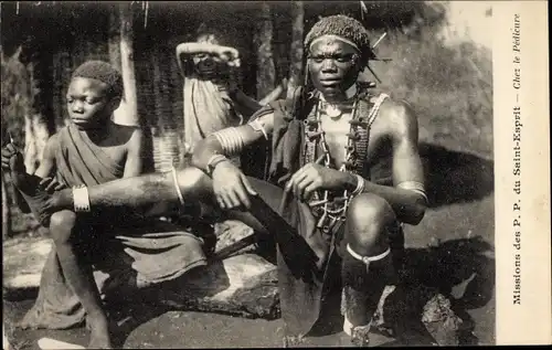 Ak Missions des PP du Saint Esprit, Chez le pédicure, Fußpflege, Afrkaner