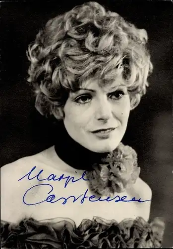 Ak Schauspieler Margit Carstensen, Portrait, Die bitteren Tränen der Petra von Kant, Autogramm