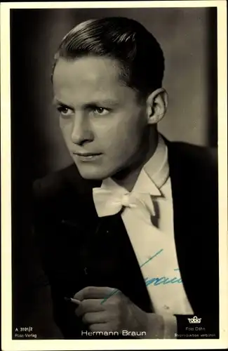 Ak Schauspieler Hermann Braun, Portrait, Zigarette, Ross Verlag A 3101 2, Autogramm