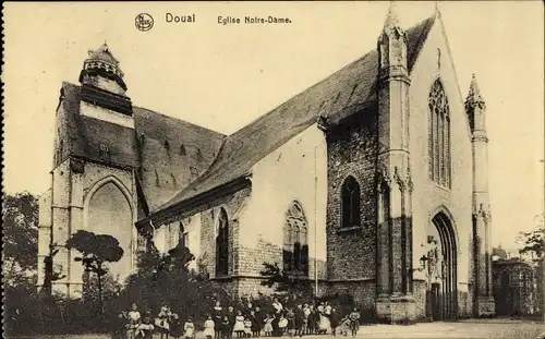 Ak Douai Nord, Eglise Notre Dame, Liebfrauenkirche, Anwohner