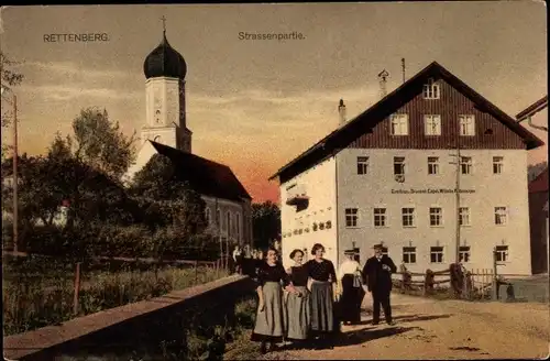 Ak Rettenberg im Allgäu, Straßenpartie, Kirche, Passanten