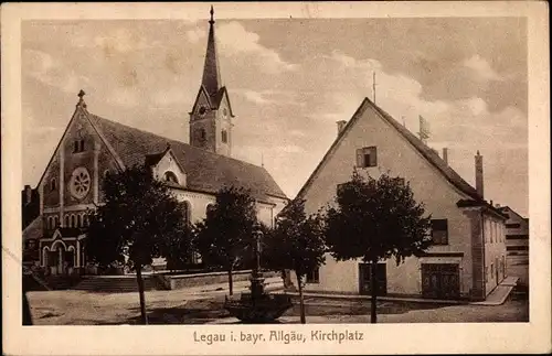 Ak Legau i. bayer. Allgäu, Teilansicht der Kirche am Kirchplatz