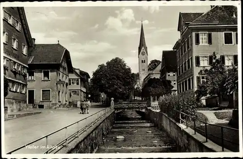 Ak Weiler Simmerberg im Allgäu, Stadtansicht, Fluss, Brücke, Kirchturm