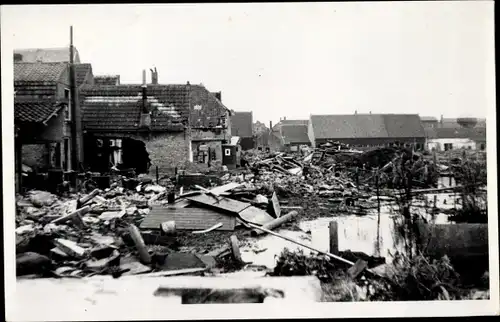 Foto Ak Oude Tonge Goeree Overflakkee Südholland, Zerstörungen am Ort, Naturkatastrophe
