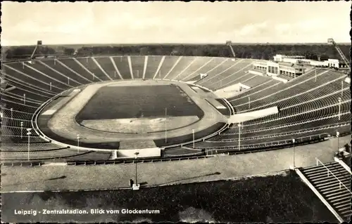 Ak Leipzig in Sachsen, Zentralstadion, Blick vom Glockenturm, Zuschauerränge