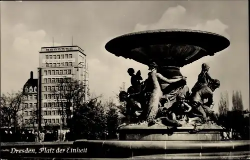 Ak Dresden Neustadt, Platz der Einheit, Brunnen