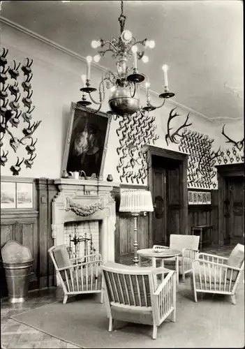 Ak Gaußig in der Oberlausitz, Erholungsheim der Technischen Universität Dresden, Kaminzimmer