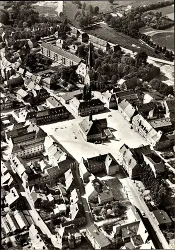 Ak Neustadt in Sachsen, Luftbild der Stadt, Marktplatz, Rathaus, Kirche