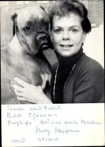 Ak Schauspielerin Ruth Stephan mit Hund Stina, Die Lümmel von der ersten Bank, Autogramm