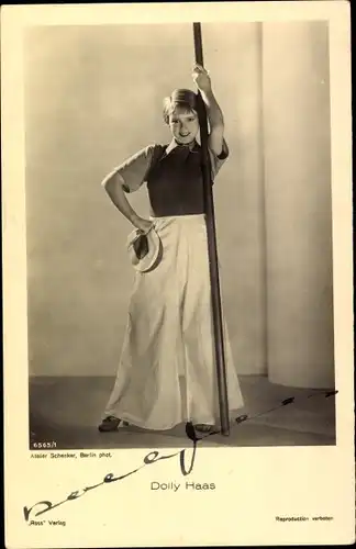 Ak Schauspielerin Dolly Haas, Standportrait, Autogramm