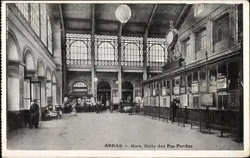 Ak Arras Pas de Calais, la Gare, Salle des Pas Perdus, Bahnhof, Innenansicht