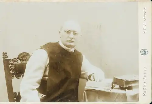 Kabinett Foto Wien 7. Neubau Österreich, Portrait von Opernsänger Franz Czasta, Der Subprior