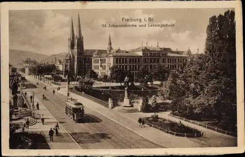 Ak Freiburg im Breisgau, St. Johanniskirche und Lessingschule, Straßenbahn