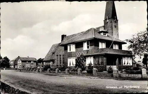 Ak Mariënberg Marienberg Overijssel Niederlande, Straßenpartie, Wohnhaus, Kirche