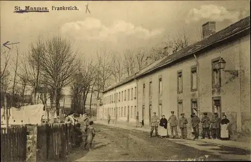 Ak Saint Masmes Marne, Straßenpartie, deutsche Soldaten, Anwohner, Wohnhäuser