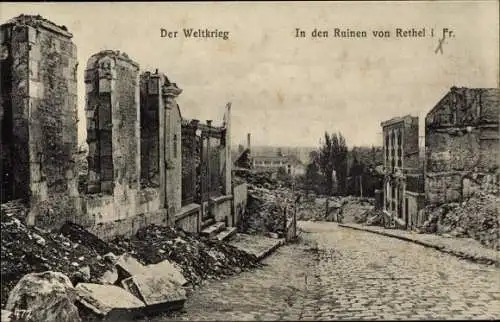 Ak Rethel Ardennes, Der Weltkrieg, In den Ruinen von Rethel, Straßenpartie