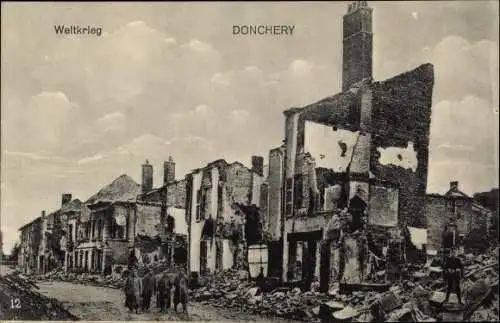 Ak Donchery Ardennes, Weltkrieg, Soldaten, Ruinen
