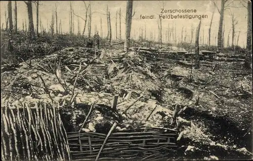 Ak Zerschossene feindliche Feldbefestigung, I WK