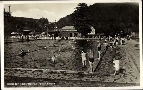 Ak Sitzendorf in Thüringen, Schwimmbad, Badegäste im Wasser, Sprungturm