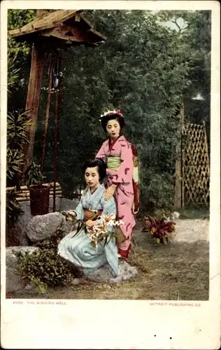 Ak Japan, Zwei Japanerinnen im Garten, Kimonos