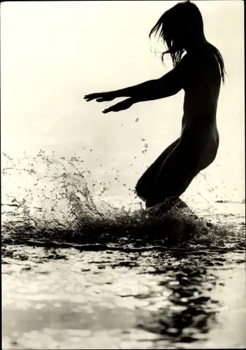Ak Ferienfreuden, Nackte Frau im Wasser
