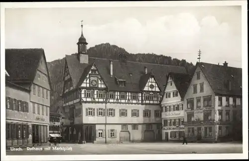 Ak Bad Urach in der Schwäbischen Alb, Rathaus mit Marktplatz