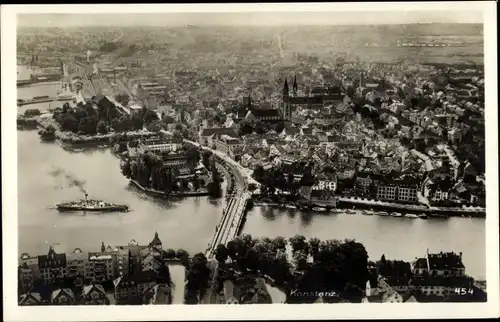 Ak Konstanz, Fliegeraufnahme, Dampfer, Brücke, Stadt