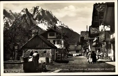 Ak Garmisch Partenkirchen in Oberbayern, Frühlingstraße, Waxensteine und Zugspitze