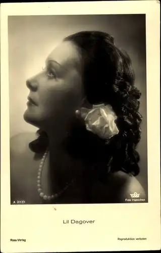 Ak Schauspielerin Lil Dagover, Portrait mit Blume im Haar, Ross Verlag A 3117/1
